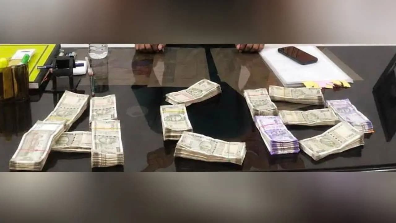Extortion from Illegal Sand Trucks: Police Constable Caught Red-Handed, 5.54 Lakh Recovered