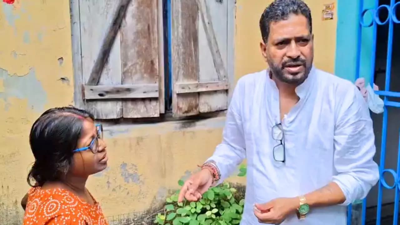 Shankar Ghosh on Annapurna Yojana: WB State Tourism Minister Shankar Ghosh has initiated the work of affixing stickers to the homes of Annapurna Yojana scheme beneficiaries in Siliguri