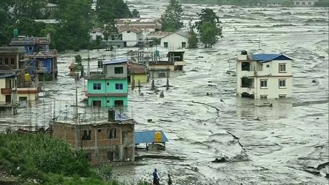 ​Nepal Flash Floods: Over 300 Dead in Nepal Floods Nearly 800 Missing India Sends 10 Tonnes of Relief Supplies