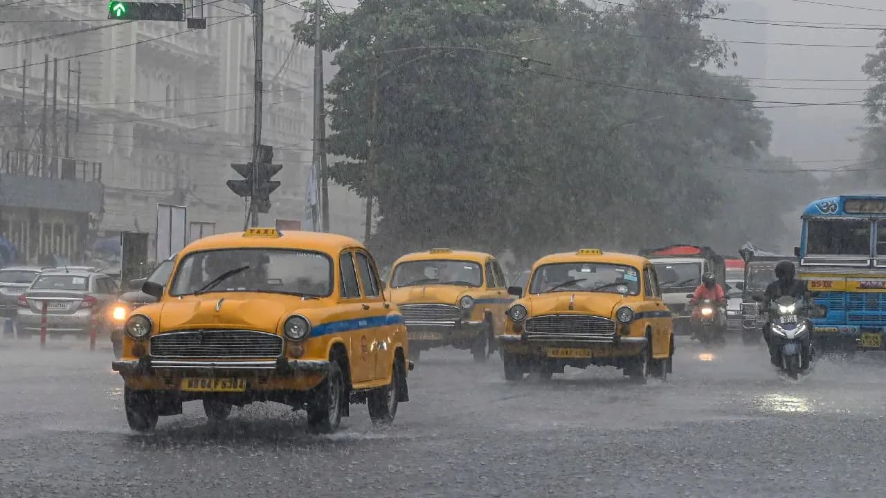Kolkata Weather Update:  Thunderstorm with lightning heavy rainfall alert in districts in next days 