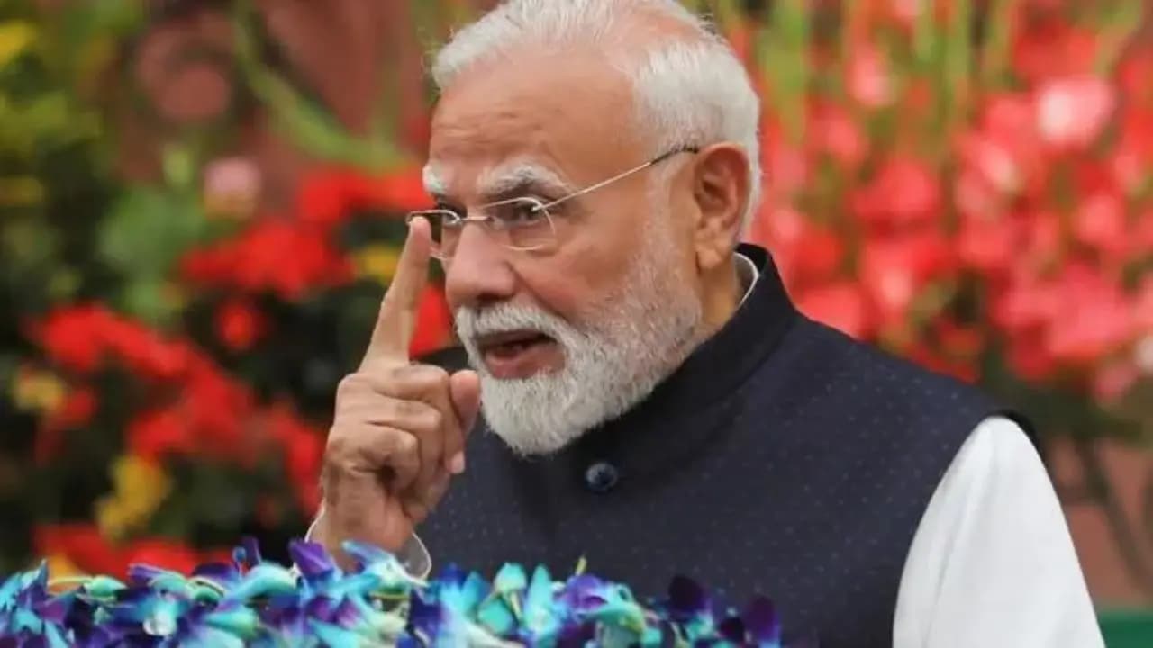 Free Mobile Recharge for Women: Did Modi Govt Announce One Year Free Mobile Recharge For Women  check out the truth 