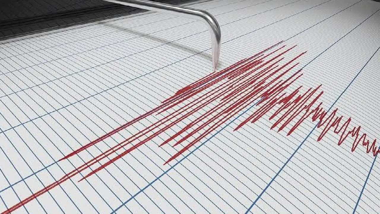 5.1 earthquake in China flood Tensions flare in nepal again