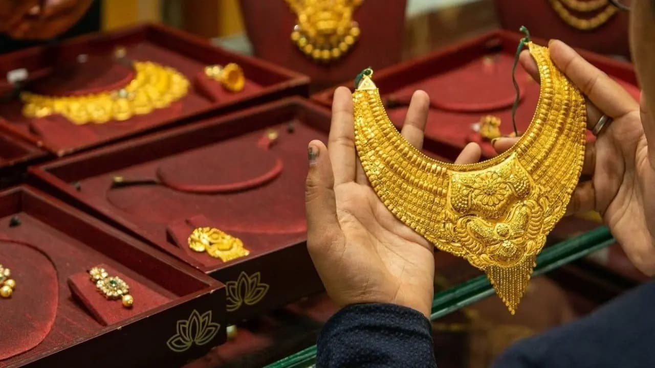 Kolkata Gold Price Big Change Today: Check 22 and 24 carat gold price on August 28