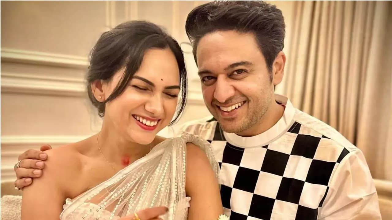 Akanksha chamola reveals Gaurav Khanna found her bisexuality hot