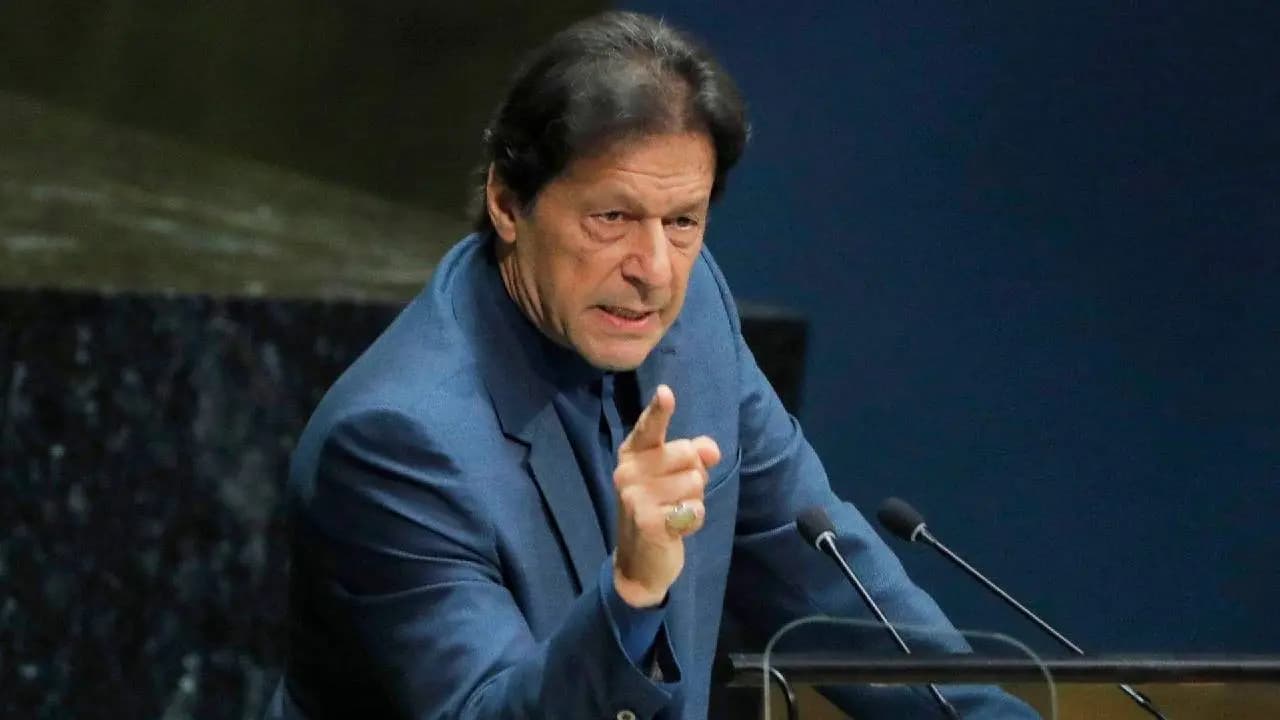 Pakistan Team Members Watch Imran Khan Interview At Lords As Coach Sarfaraz Ahmed Plays Dumb