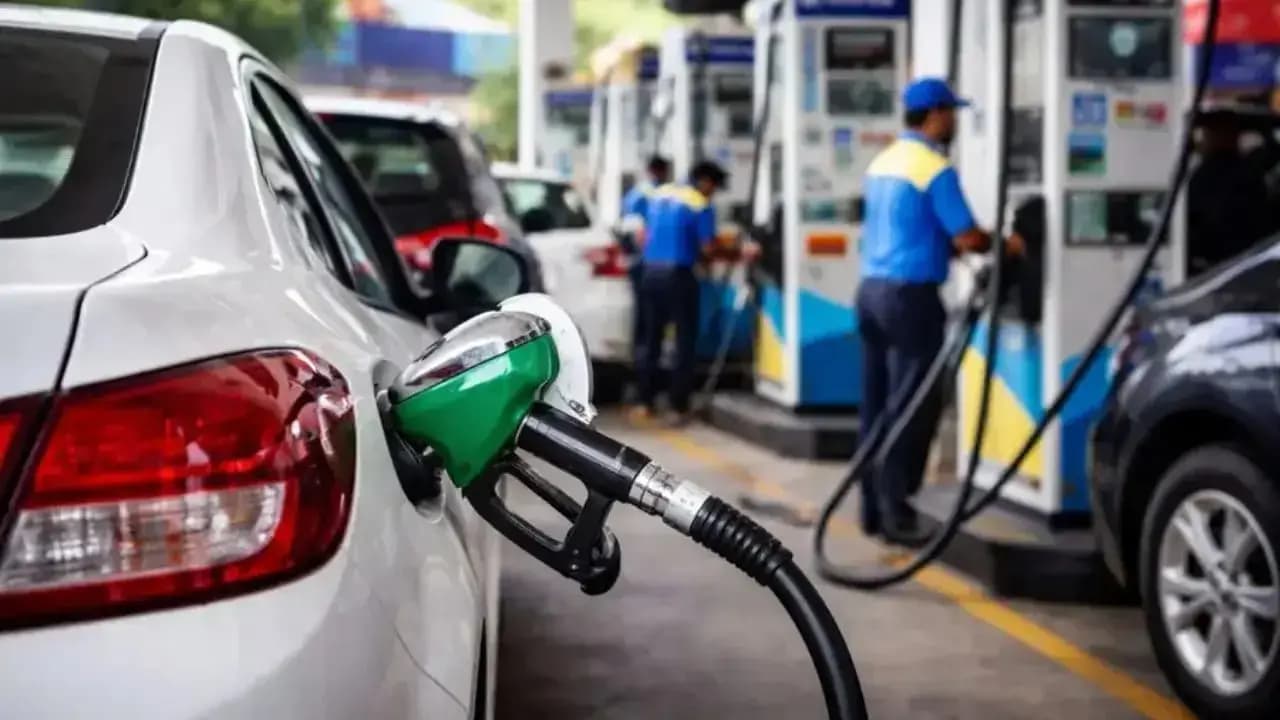 Petrol Pump Closed: Government Stopped Petrol Sales in Over 2500 Pump Across India Over Impurity Fear