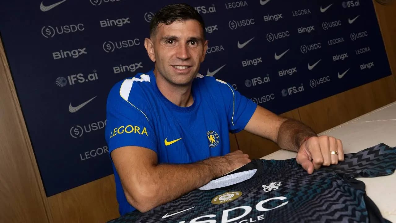 Chelsea sign World Cup winner Emi Martinez from Aston Villa on 3-year deal