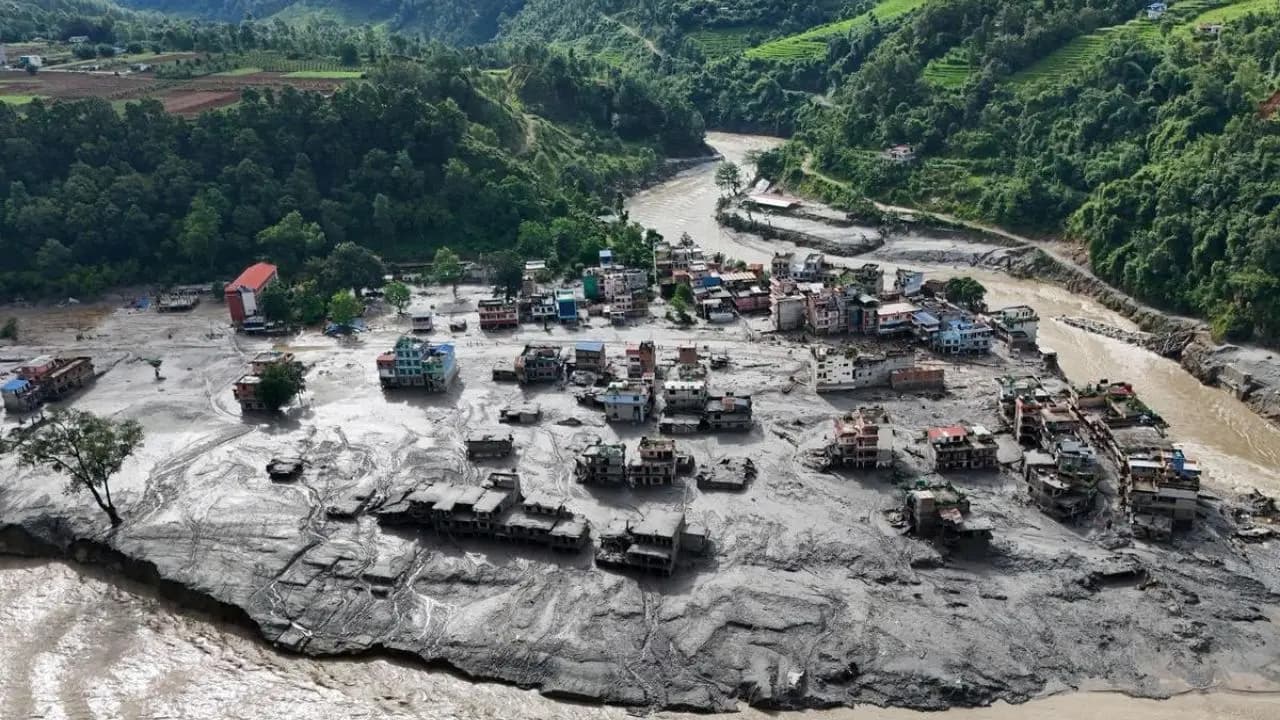 Nepal Flood: Nepal flood death toll jumps to 903 race to free hundreds trapped in hydropower tunnels
