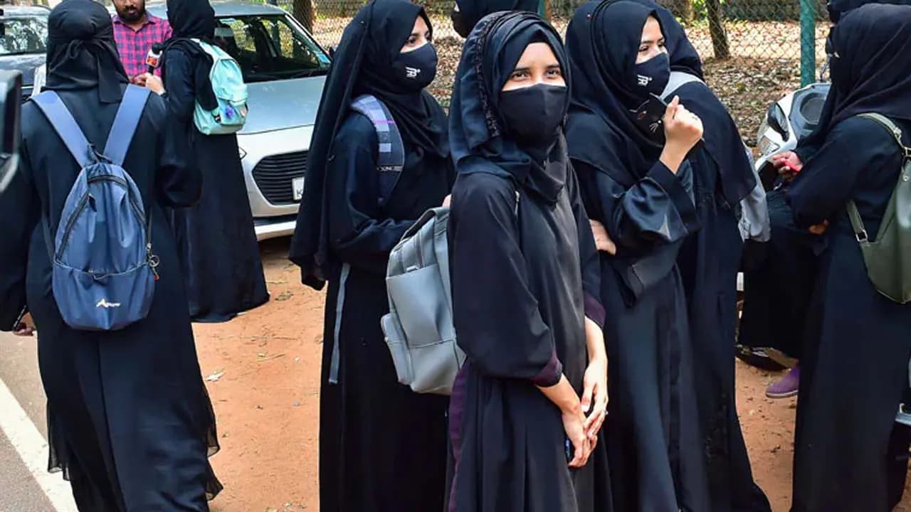 Great Opportunity For Muslim Girl Students: Tamil Nadu announces free tuition at the undergraduate level and an annual grant of Rs 2000 for schoolgirls 