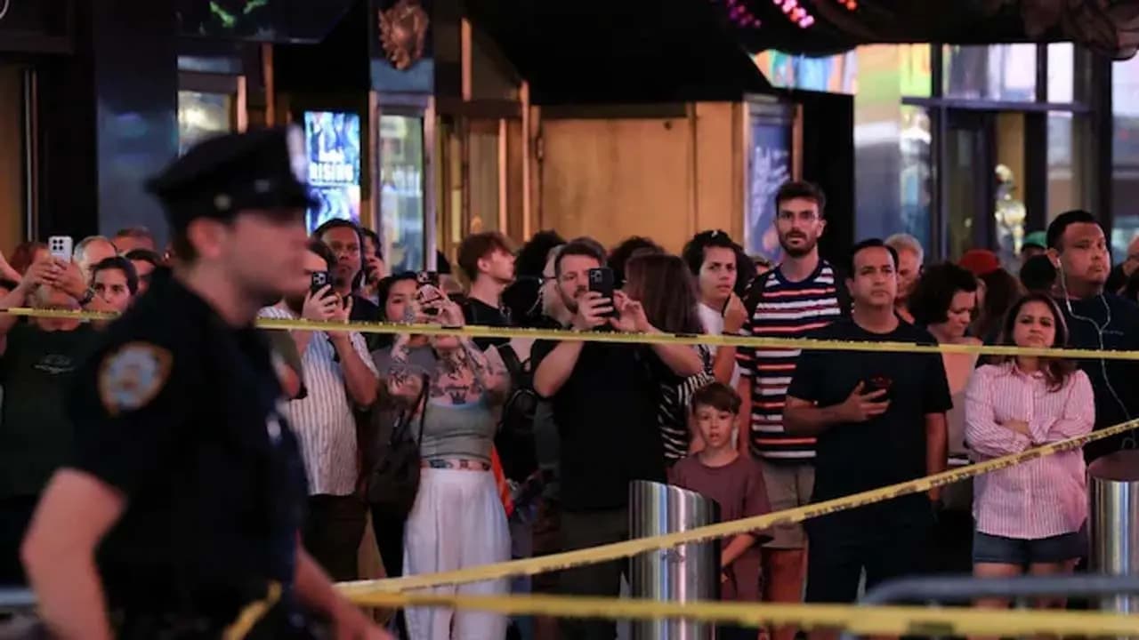 High Tension In New Yorks Times Square: two people were stabbed and the female assailant was subsequently shot dead by police