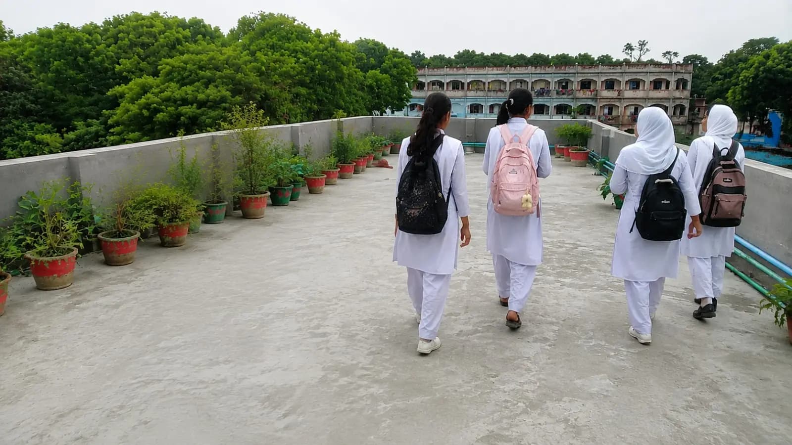 13 Year Old Gurl Student Dies After Falling From Private Mission School in Murshidabad