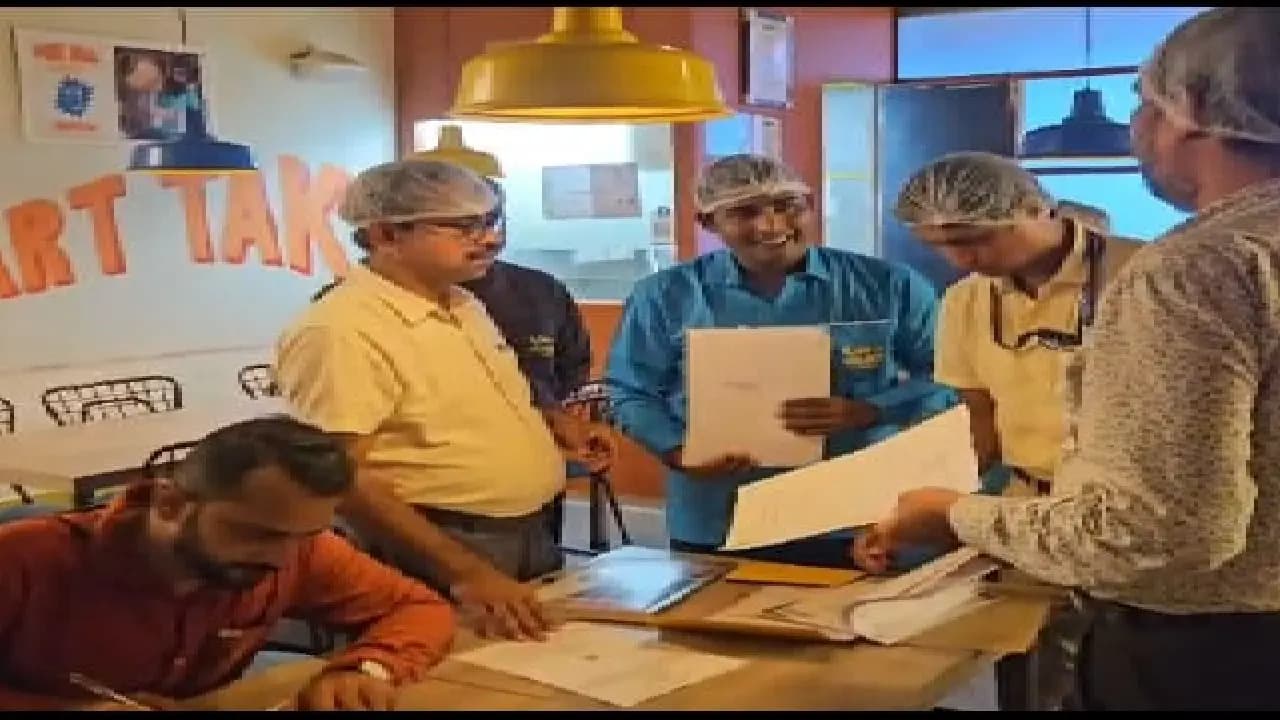 Madhyamgram Mall restaurant big update Rotten meat at restaurant 
