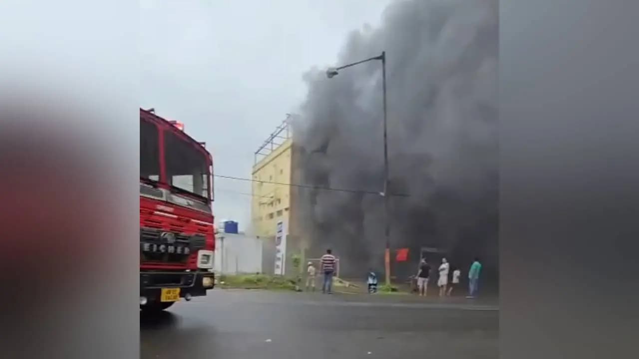 Massive Fire In Panagarh: Scooter showroom gutted school children narrowly escape with their lives 