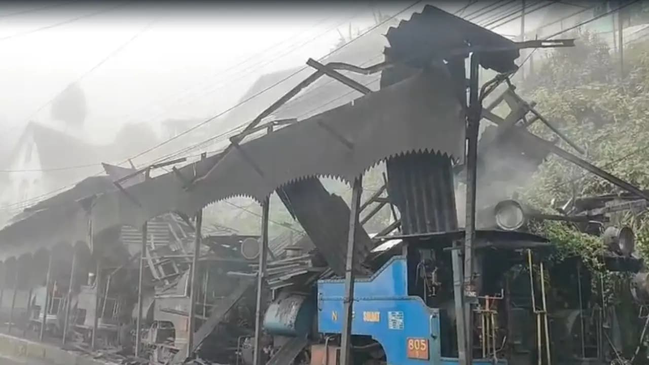 Accident at Darjeeling toy train engine shed several workers injured