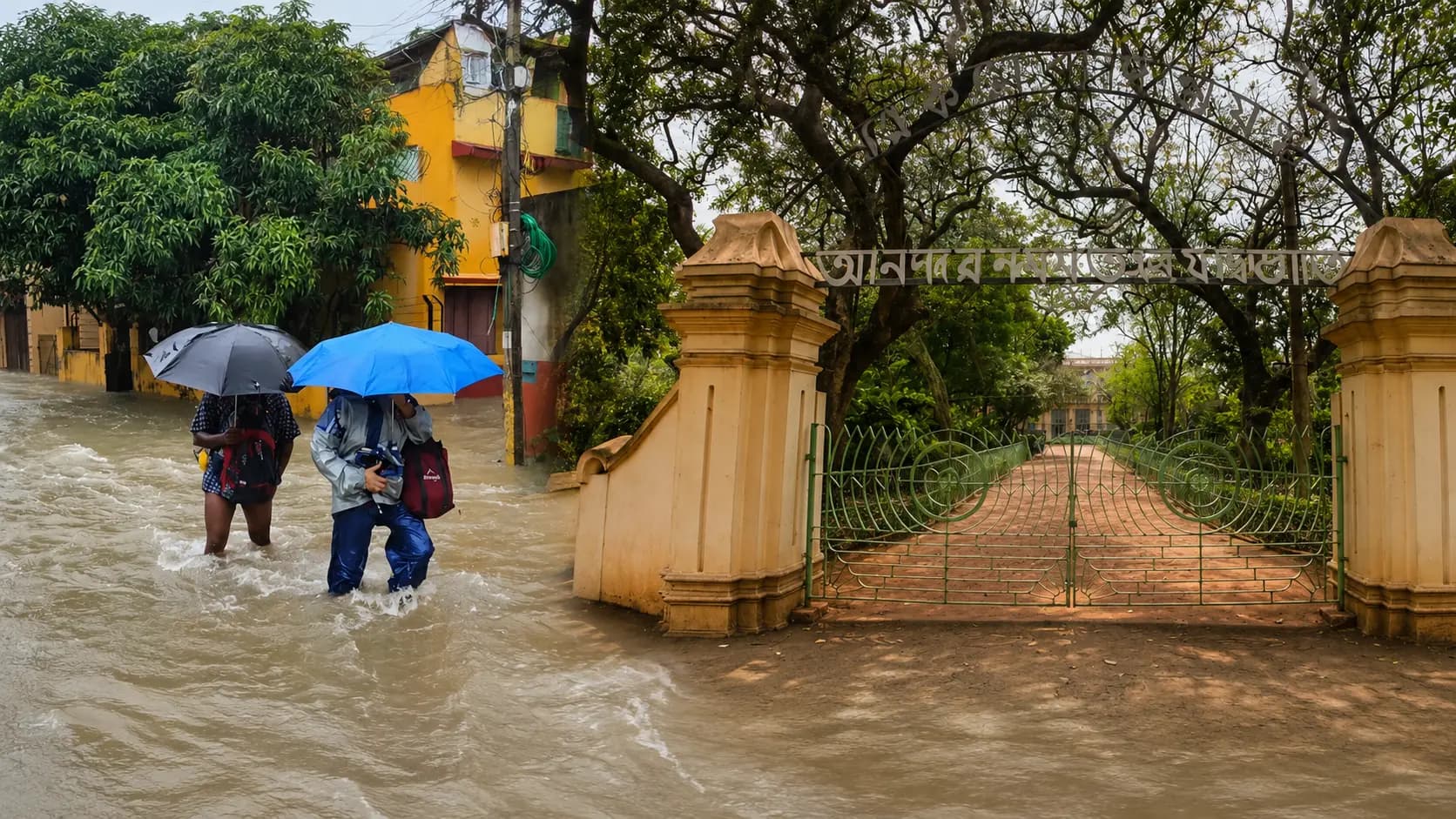 Heavy Rain Floods Bolpur: Roads Submerged Life Disrupted in Birbhum