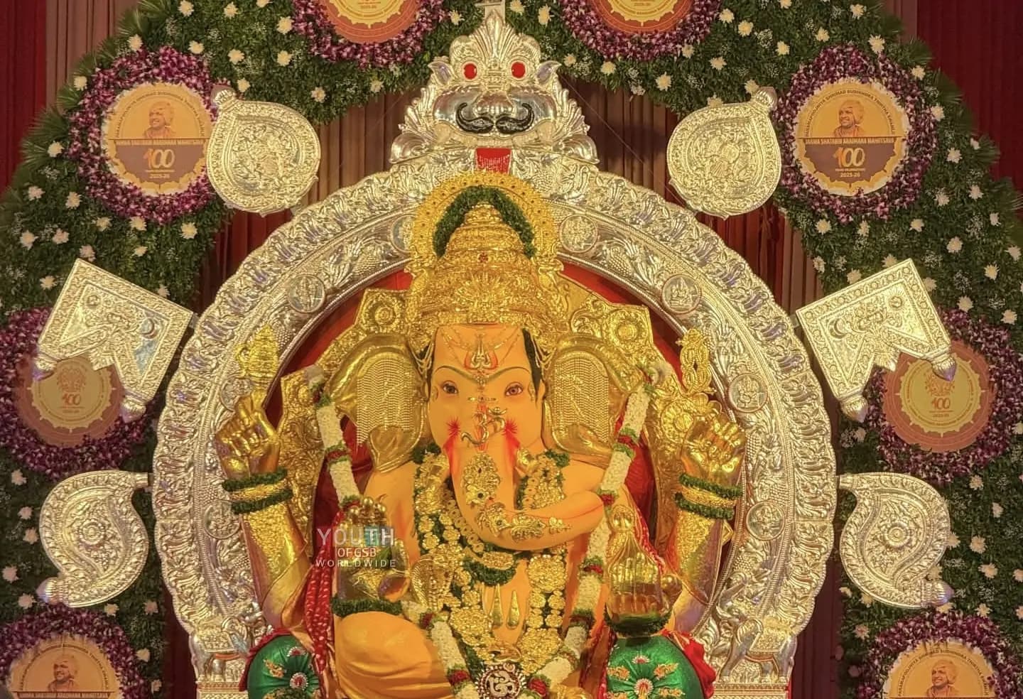 Mumbai ganapati has 703 crore insurance and wears this amount of jewellery