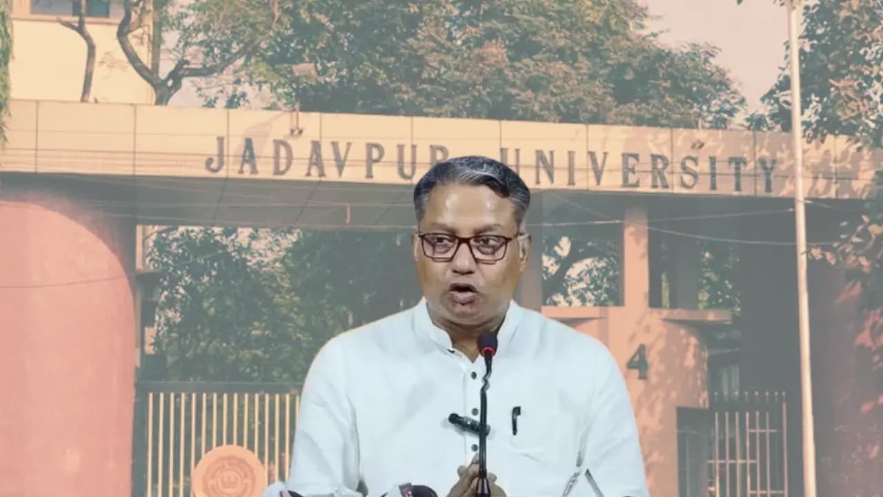 Jagannath Chattopadhyay reaction on graffiti On Jadavpur Universitys walls