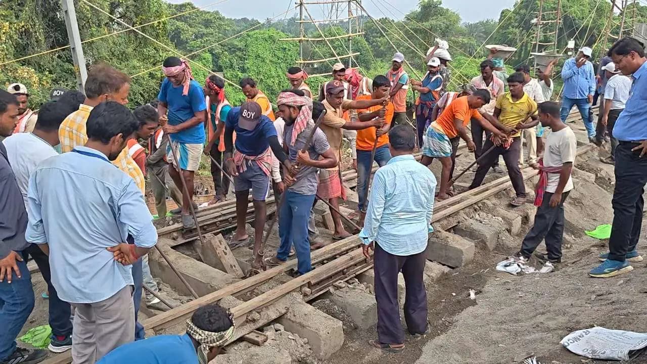 Farakka Landslide: train service is still interrupted