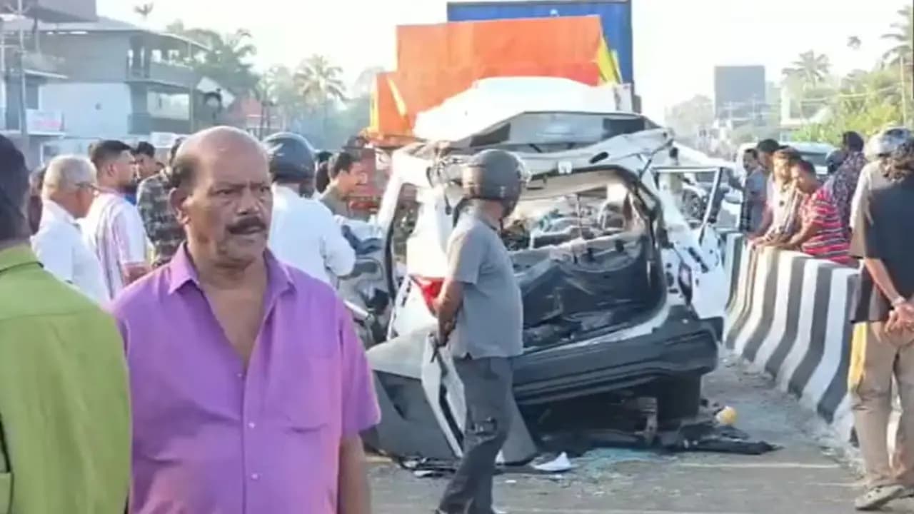 Kerala Thrissur Road Accident: Eight Tamil Nadu Engineering Student killed