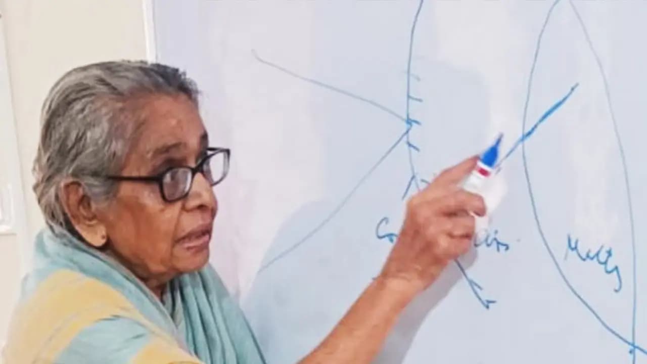 Timeless Professor Become Inspiration: 96 year old Professor of Andhra Pradesh Still Teaches Physics as its her Passion And Purpose of Life