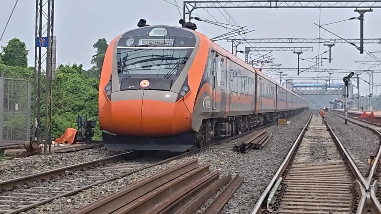 Train Services Normalize as Vande Bharat Crosses Farakka on Newly Laid Tracks