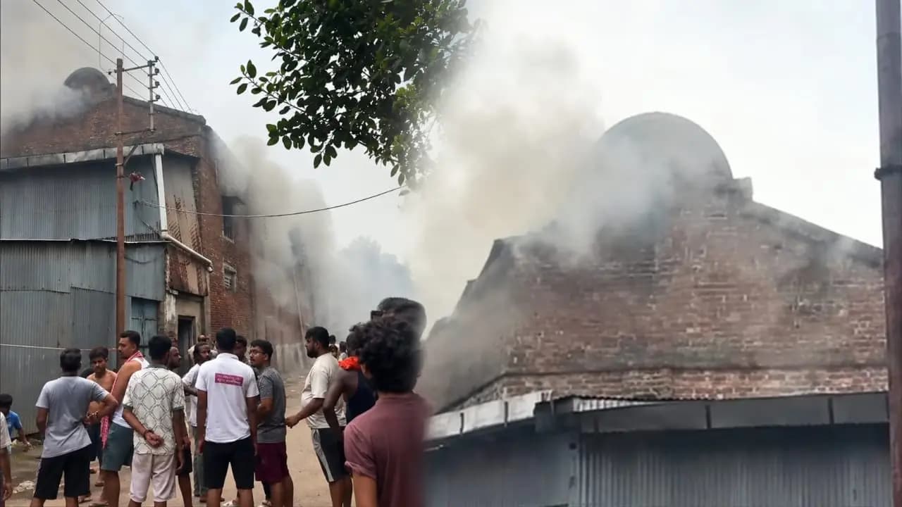Fire breaks out in Kolkata Station Chitpur: 11 fire engines rushed to the spot