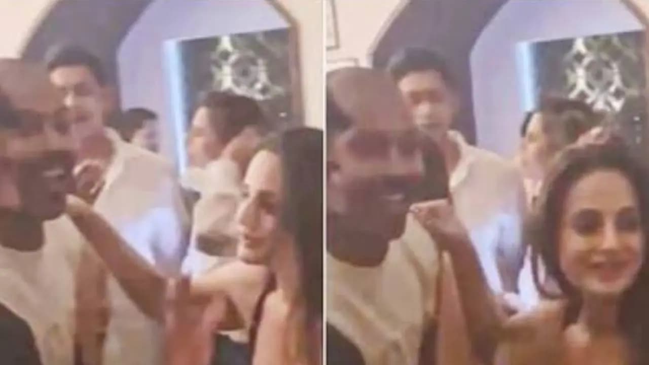 Ameesha patel reacts as netizens linking her with Hardik Pandya