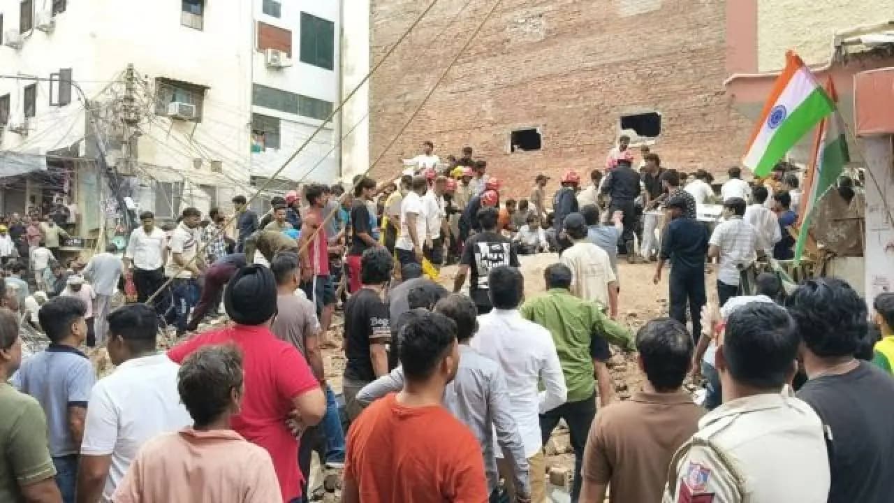 Delhi Building Collapsed 