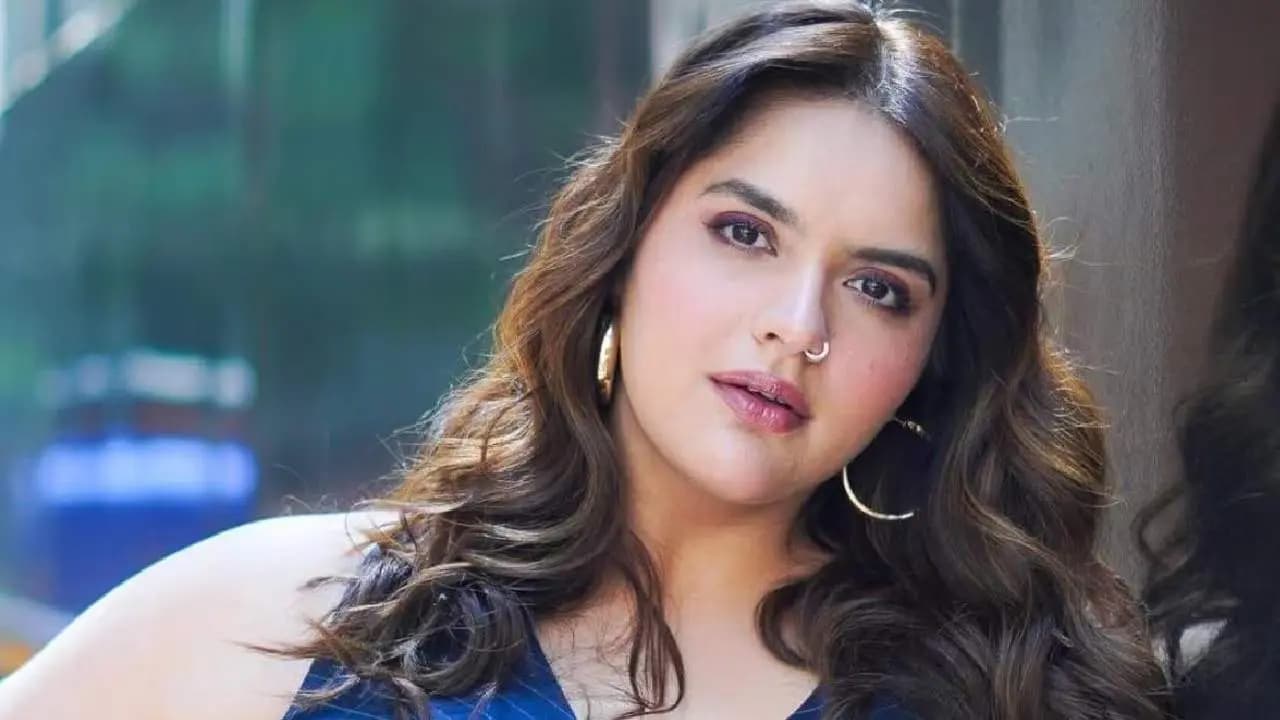Anjali Anand slams back paparazzo for inappropriate behaviour 