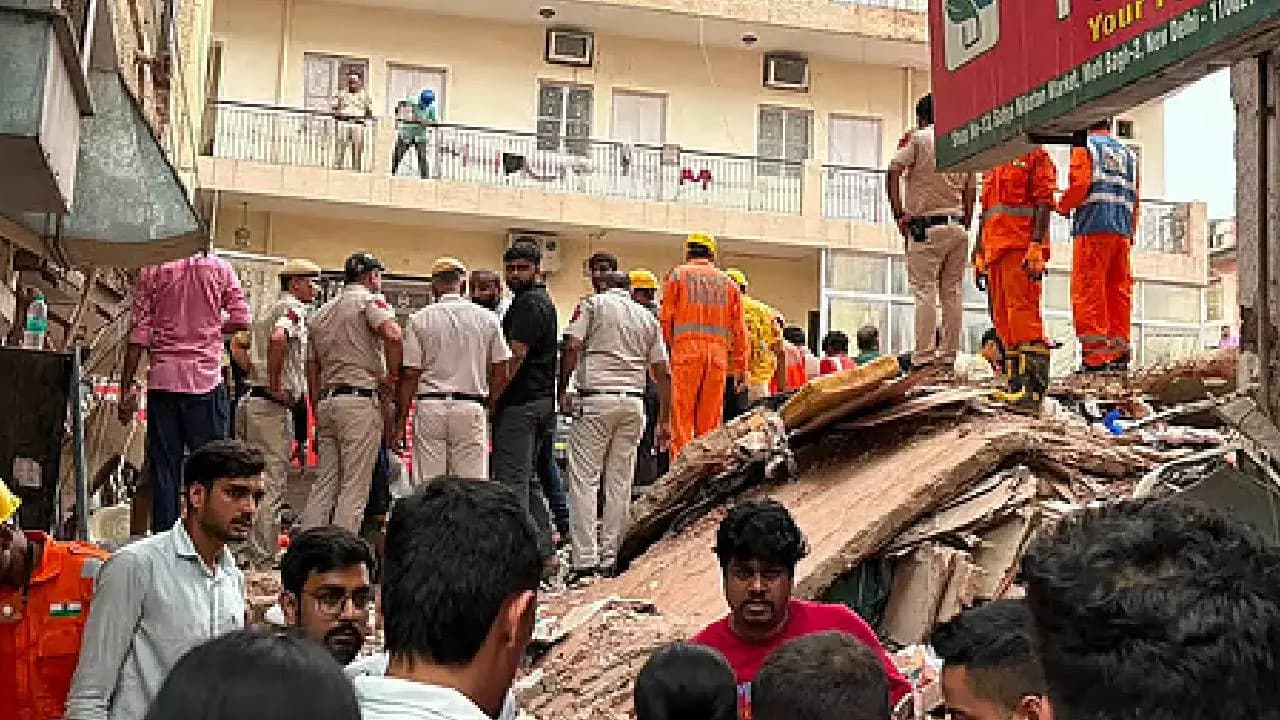Delhi building collapse Update: Delhi Students Stay In paying guest