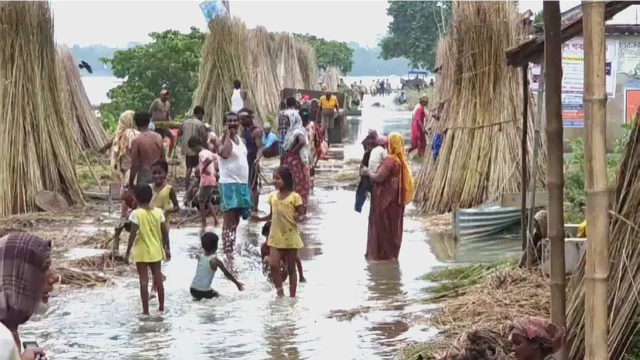 Over 35000 People Affected as Villages Go Underwater amid Severe Floods in Malda Manikchak: