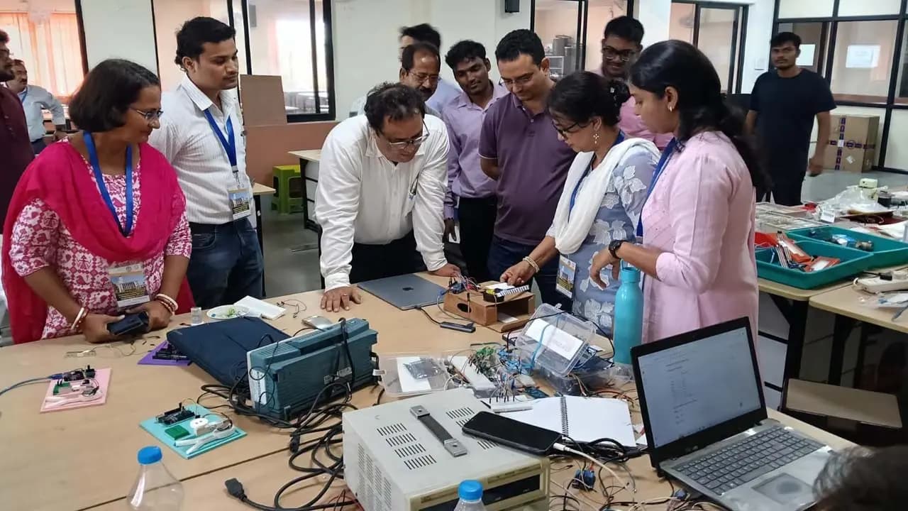 IIT Kharagpur: From Generative AI to 3D Printing IIT Kharagpur offers teachers new lessons on timely topics 