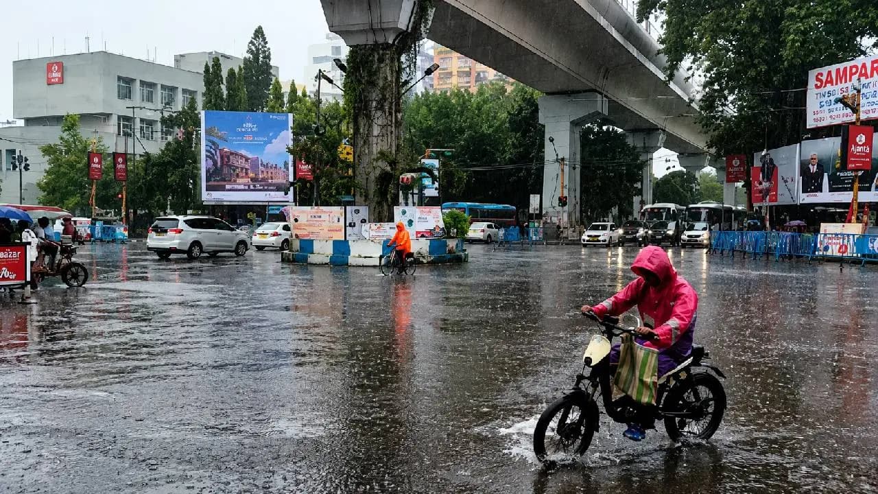 Kolkata Weather Today: IMD alerts Heavy Thundershower across South Bengal on September 8