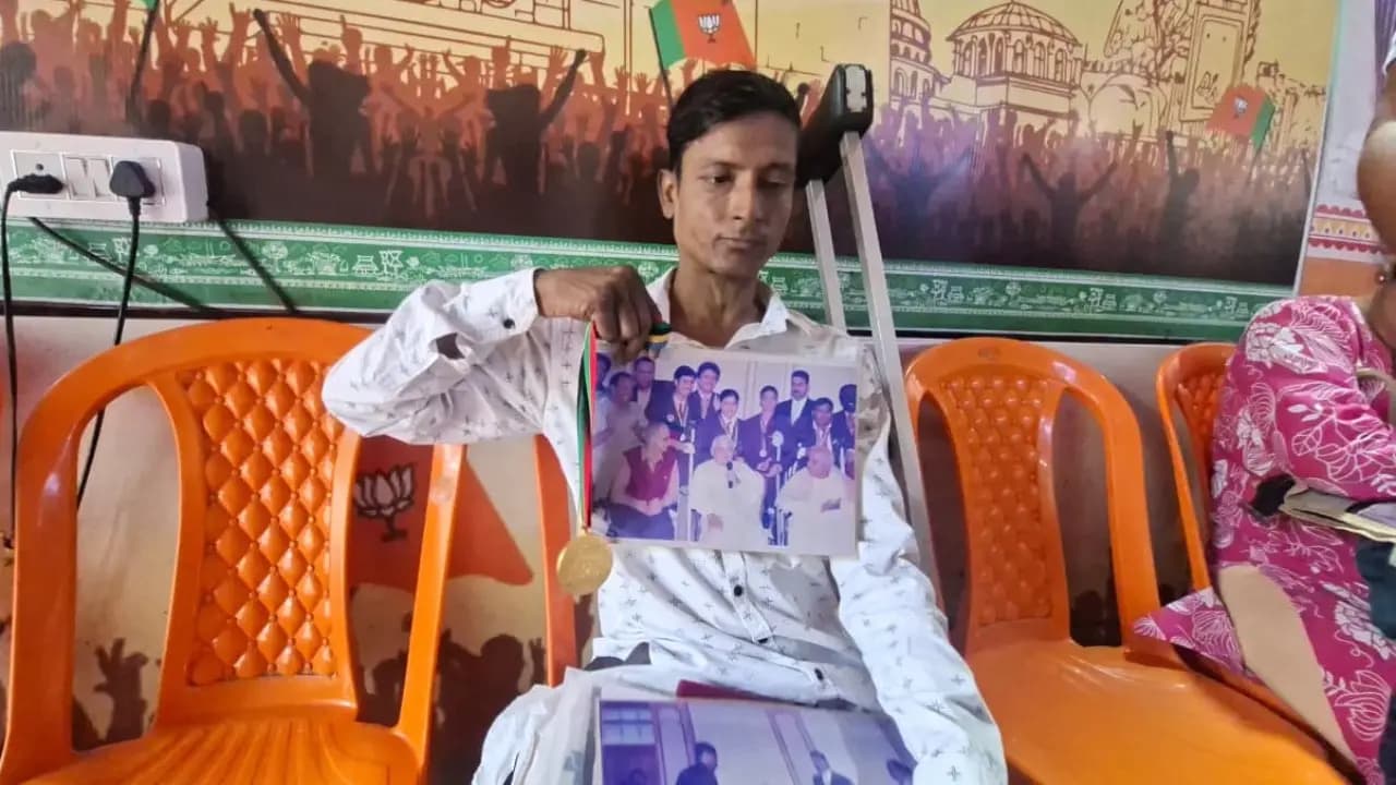 Para Athlete Somnath visited BJP office to seek government help
