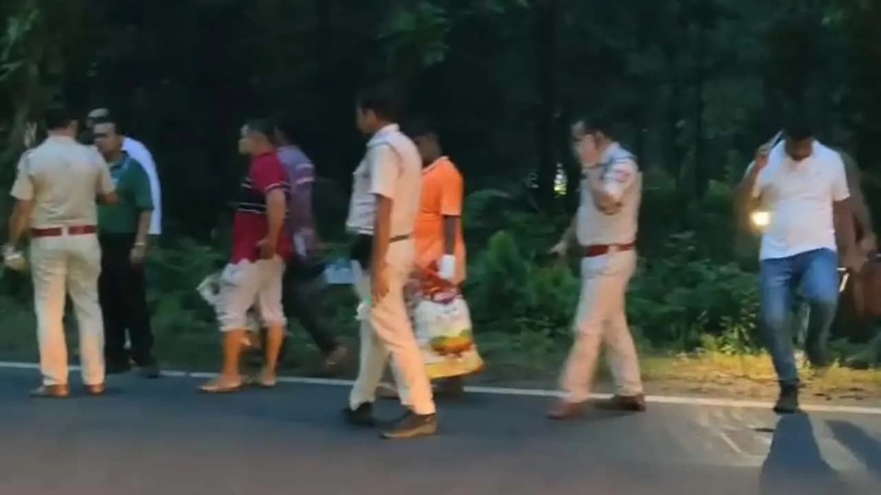 Skeleton Recovered: Four human skeletons found together deep in the forest sensation in Kanksas Malandighi East Burdwan
