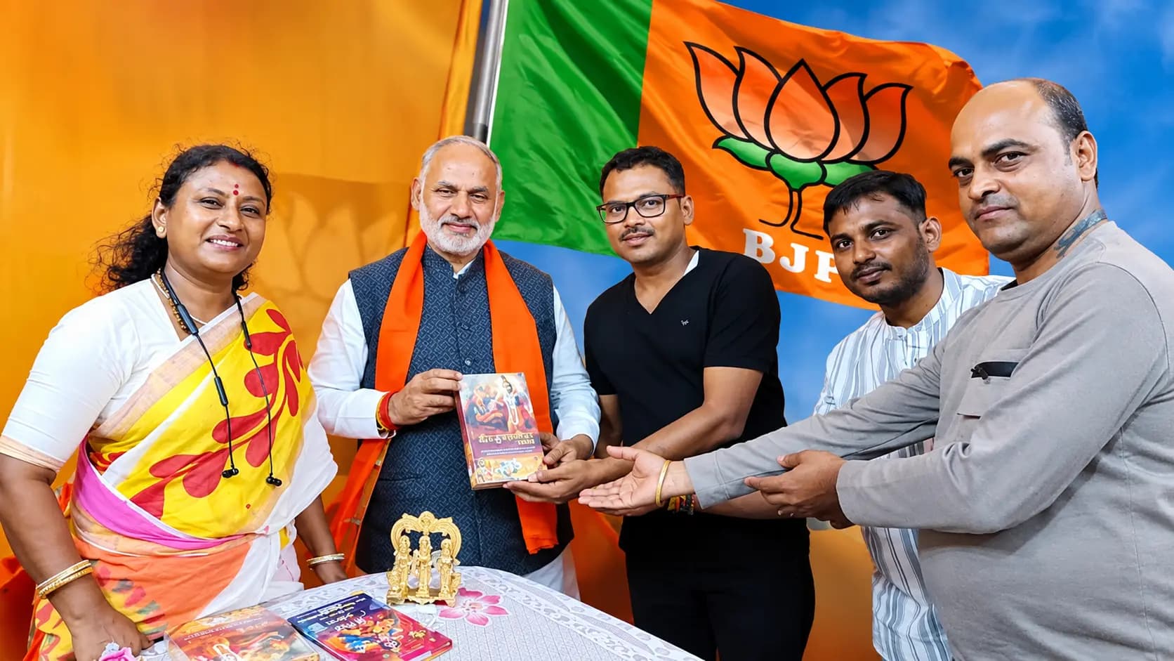 Show-cause Notice In BJP: West Bengal BJP has issued a show-cause notice to partys Diamond Harbour district president Soma Ghosh 