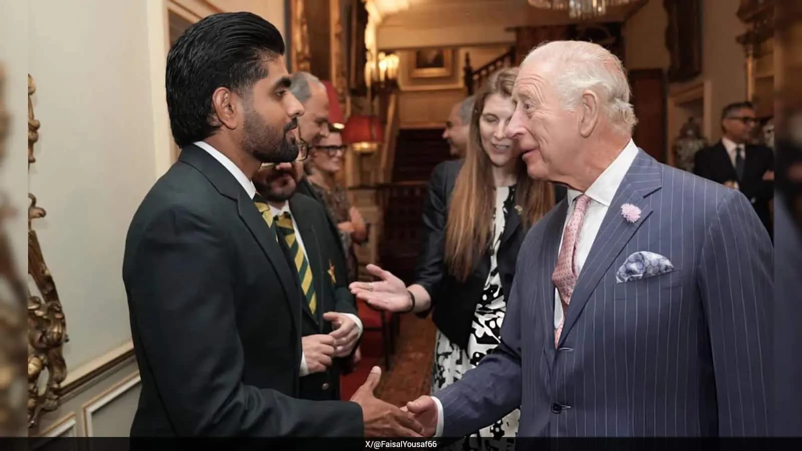 King Charles meeting with Pakistani Cricketers ahead of sending them home, mocked by England Former greats 