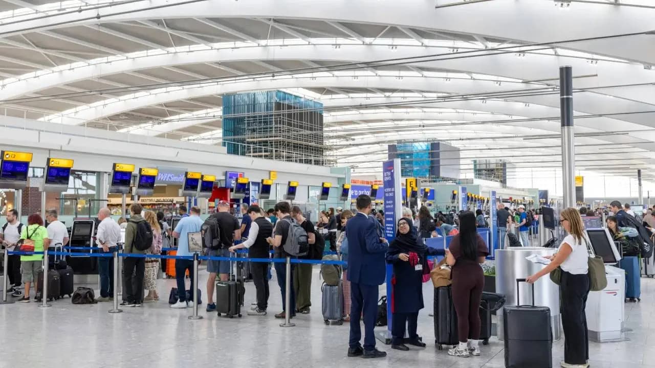 1300 Flights cancelled across UK due to technical glitch