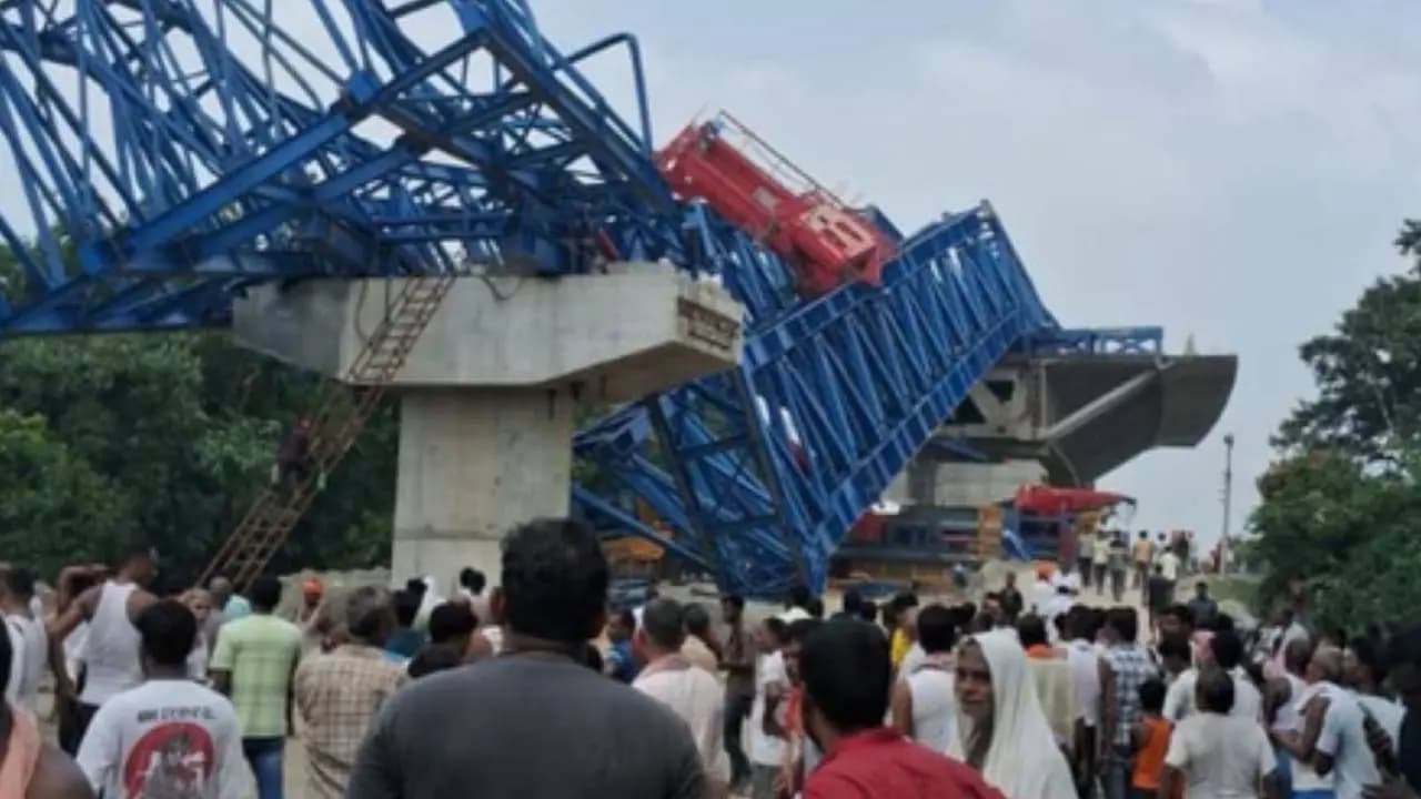 Vaishali Bridge Launcher Collapses in Bihar, 7 Labourers Injured