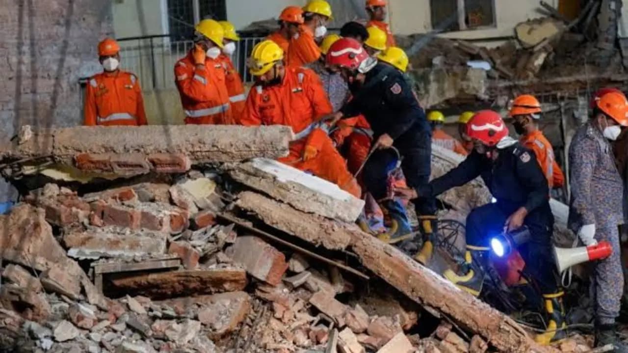 Delhi PG Building Collapse: how a student was saved with the help of Whatsapp live location