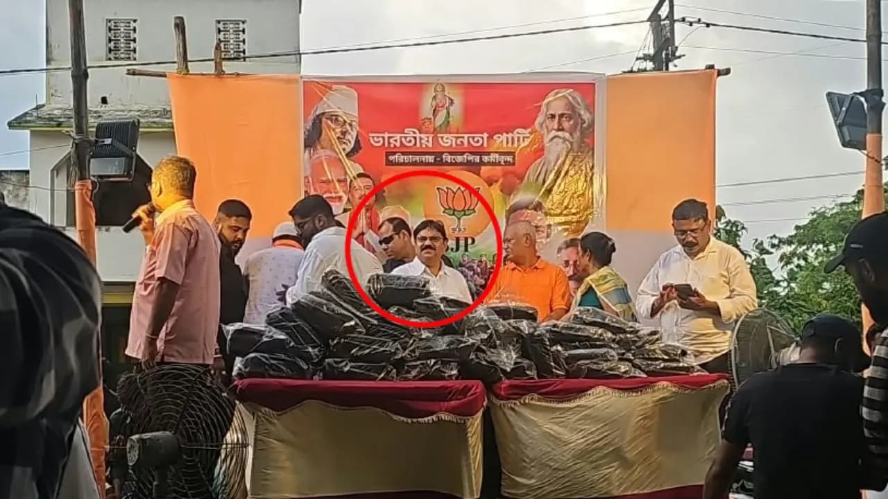 Notorious criminal Ramesh Mahato was seen on the BJP stage in Serampore Jangipara