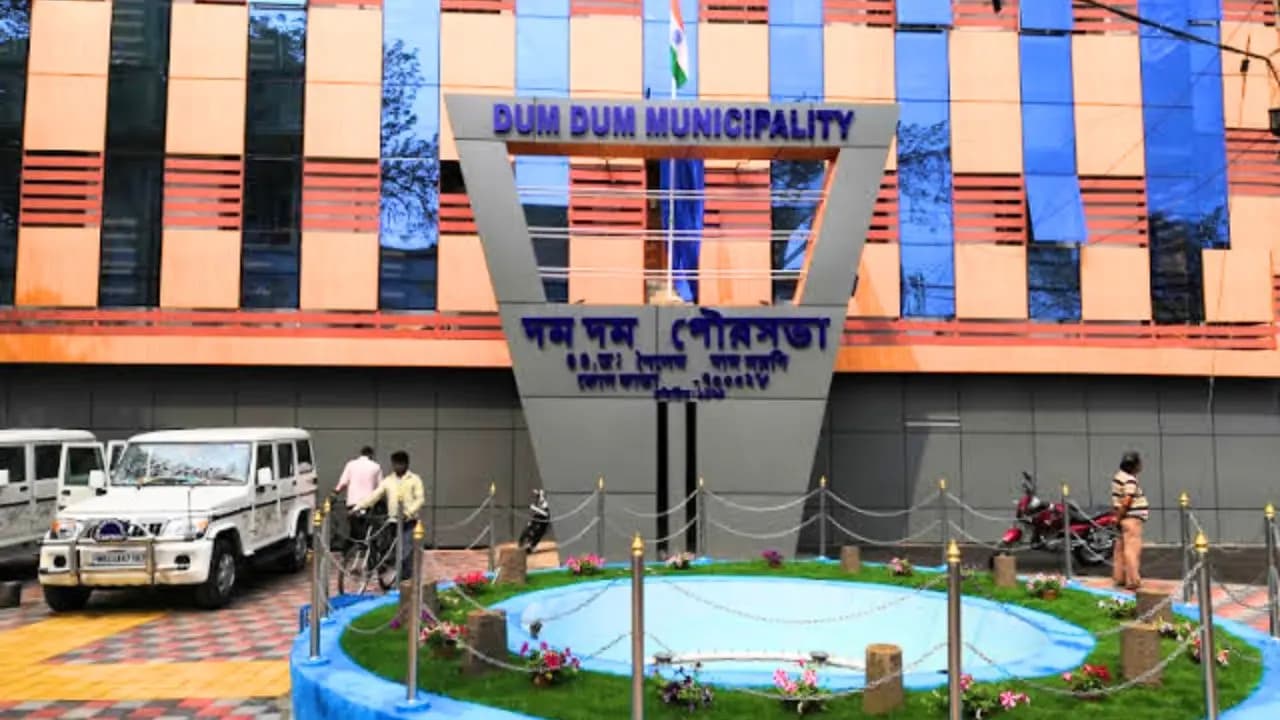 Dum Dum Municipality: Former Dumdum Deputy Mayor Barun Natta and two others arrested on extortion allegation 