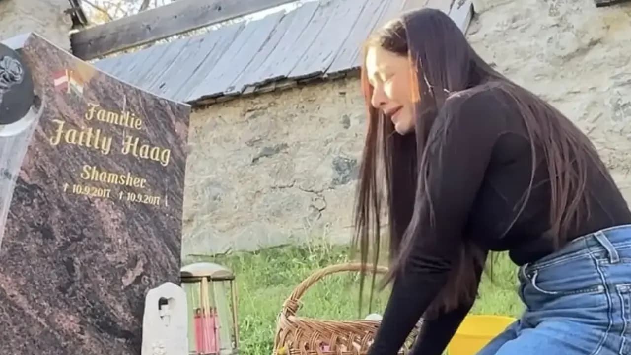 Celina Jaitly kissed her son's grave while weeping Actress revealed a special wish after Death