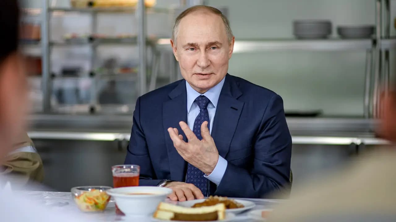 Vladimir Putin travels with his Personal Chef and Food Taster what does Russian President Eat 