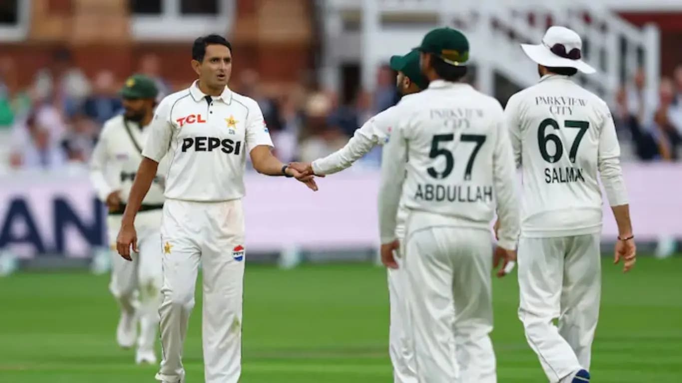  Pakistan pacer Mohammad Abbas lost his cool after a costly dropped catch denied him Englands Joe Roots wicket 