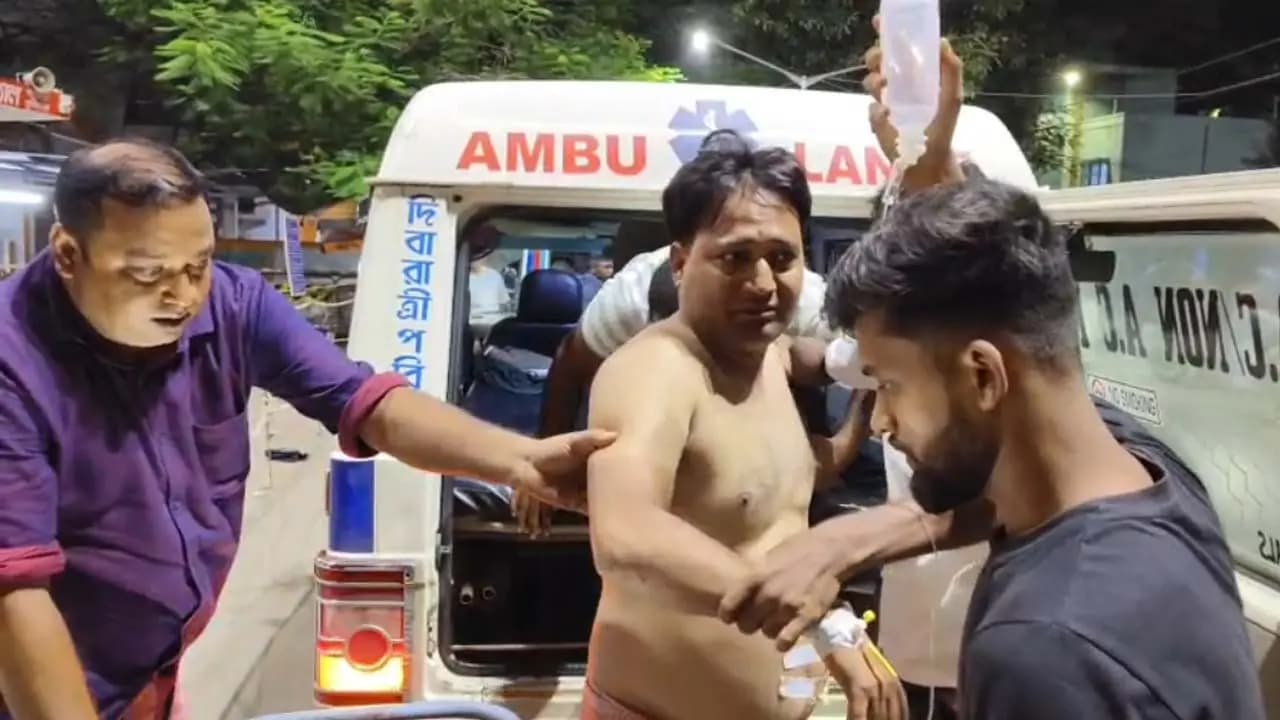 Attack Targeting Police: ASI injured after police are targeted with bombs during a raid on a gambling den in Salar Murshidabad 