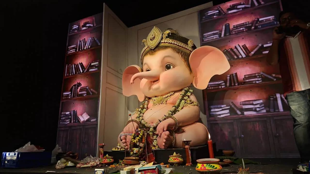 Ganesh Chaturthi 2026: ​Cute Baby Ganesha at Baranagar Pandal Takes Social Media by Storm