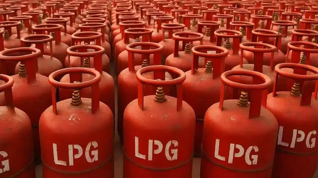 LPG Price Hike: Check LPG CNG PNG price rates in Kolkata Delhi Mumbai Chennai Hyderabad