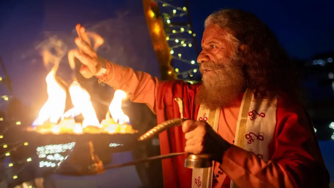 Ganga Aarti on Thames! Varanasi’s Sacred Ritual Performed in London in an eco-friendly manner