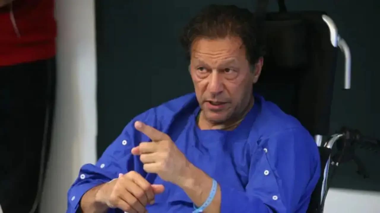Jailed former Pakistan captain Imran Khan has received support from seven former Australia captains